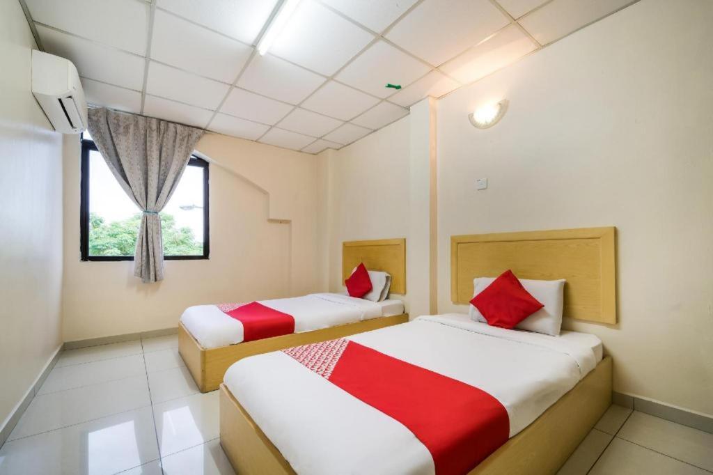 Oyo 301 River Inn Hotel Баттерворт Экстерьер фото