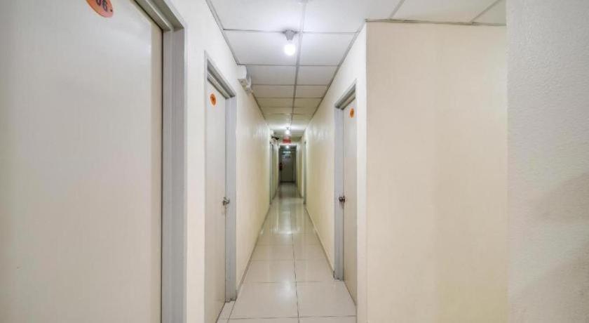 Oyo 301 River Inn Hotel Баттерворт Экстерьер фото