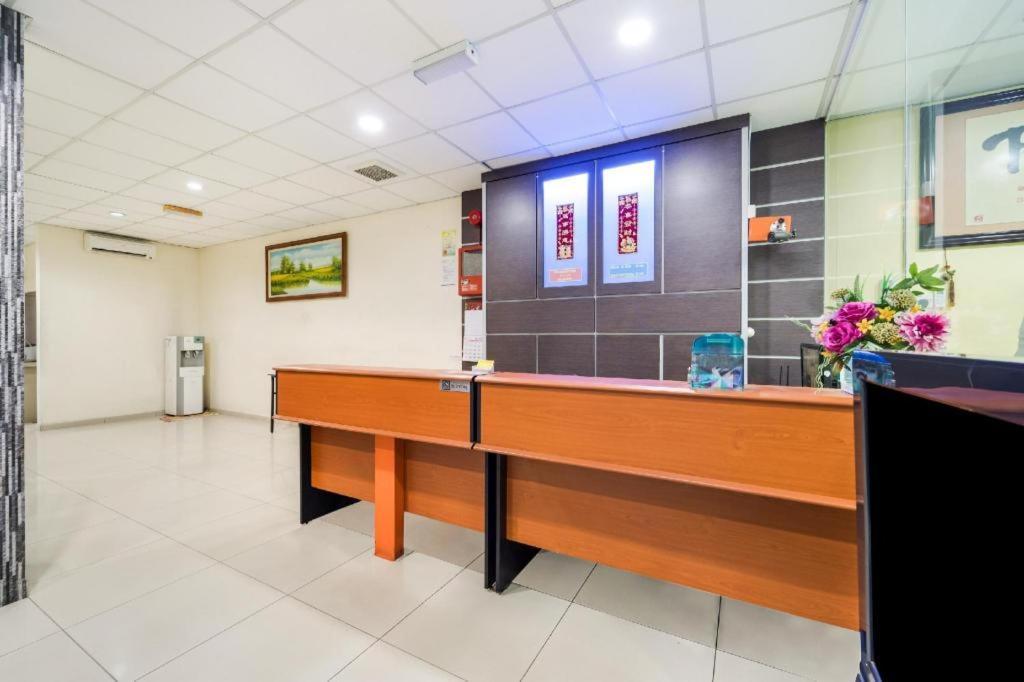 Oyo 301 River Inn Hotel Баттерворт Экстерьер фото