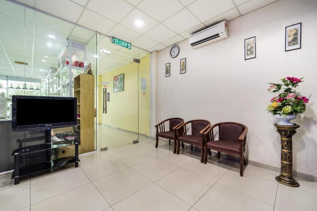 Oyo 301 River Inn Hotel Баттерворт Экстерьер фото