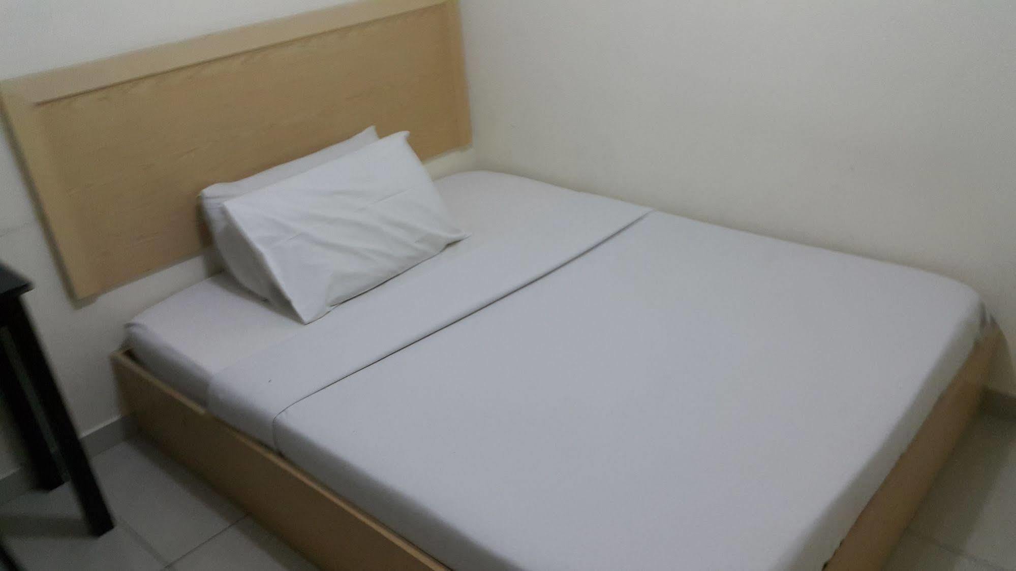 Oyo 301 River Inn Hotel Баттерворт Экстерьер фото